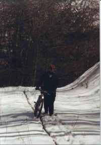 Ben loves snow.jpg (177443 bytes)