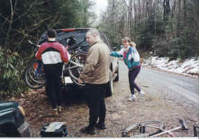 Unloading for Old 84 Flat Top.jpg (238831 bytes)